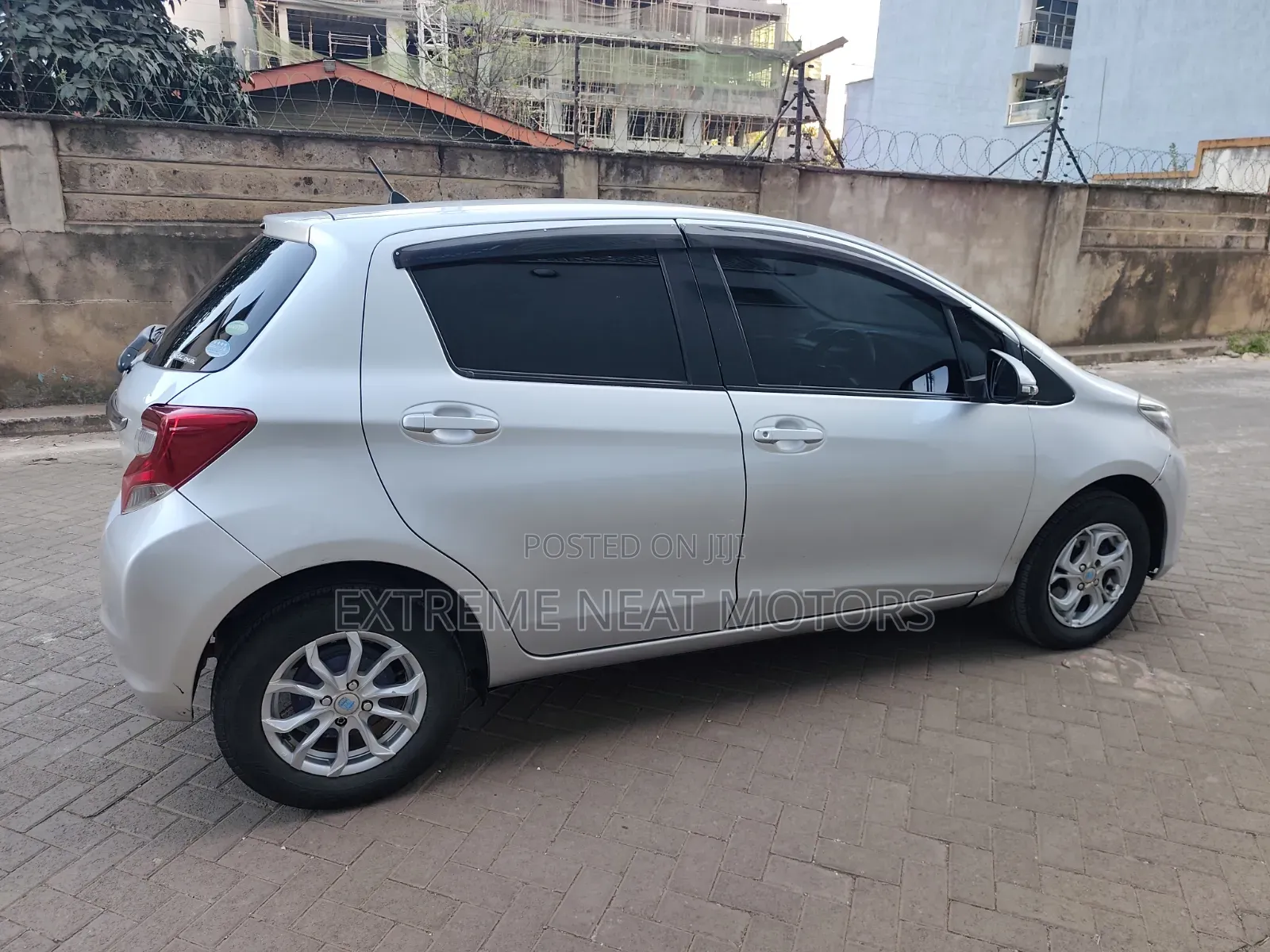 Toyota Vitz 2015 Silver