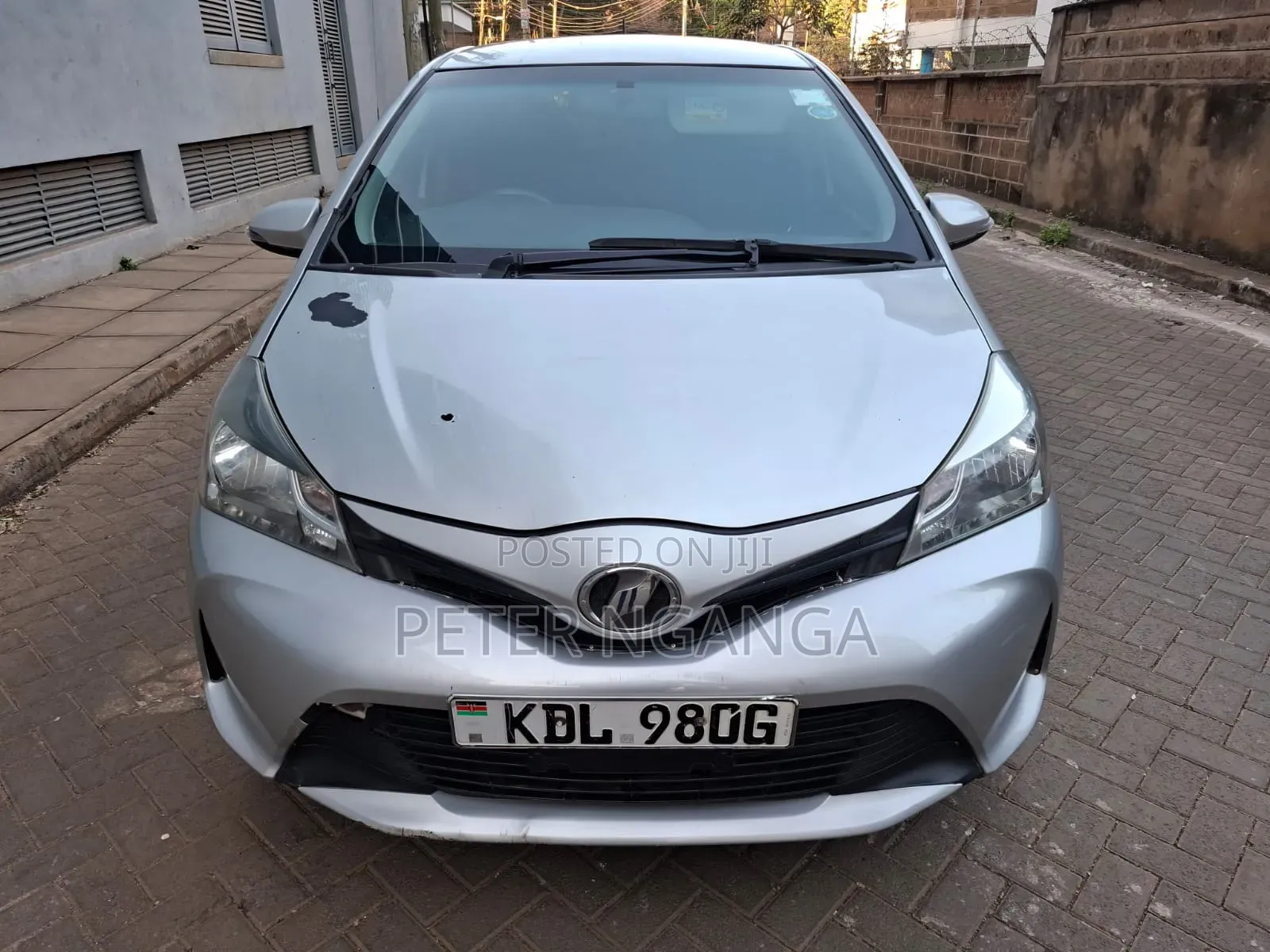 Toyota Vitz 2015 Silver