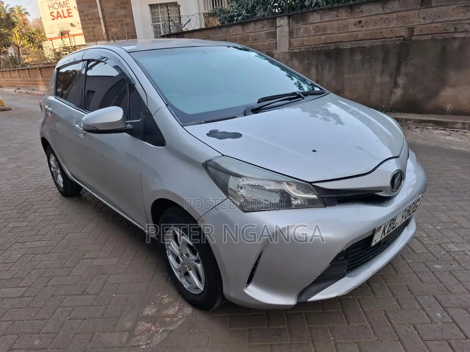 Toyota Vitz 2015 Silver
