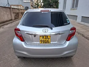 Toyota Vitz 2015 Silver