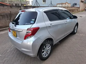 Toyota Vitz 2015 Silver