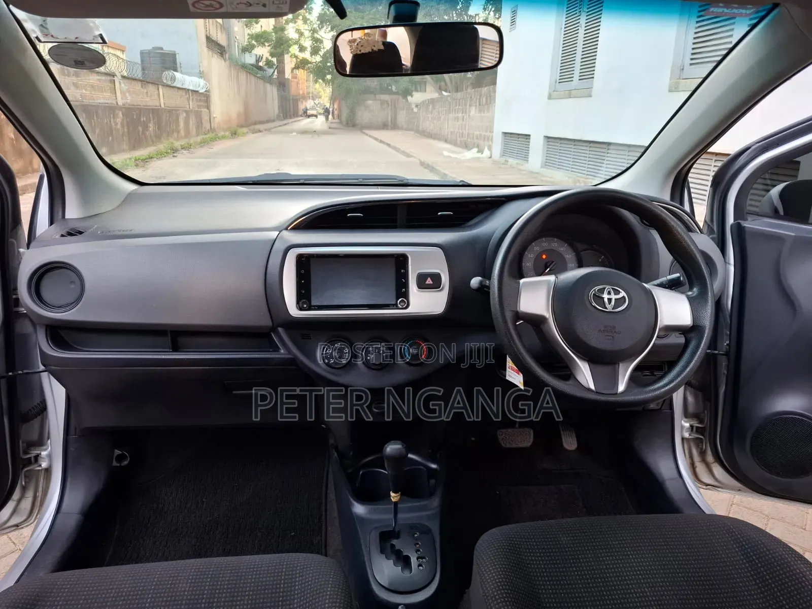 Toyota Vitz 2015 Silver