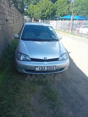 Toyota Platz 2000 Silver