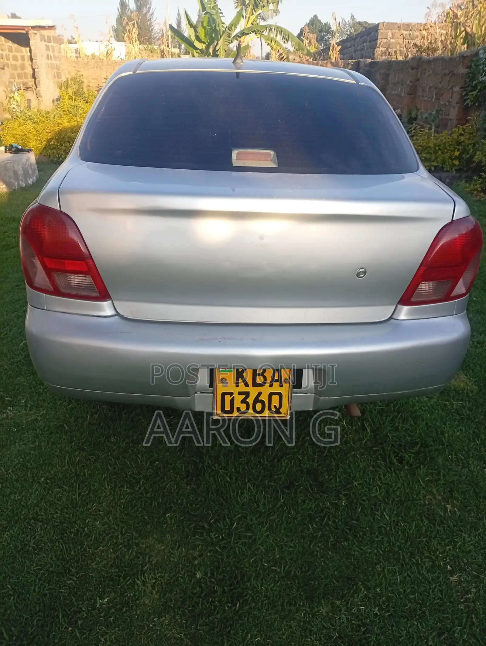 Toyota Platz 2000 Silver