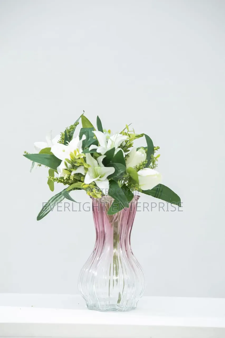 20cm Tall 800ml Glass Flower Vase
