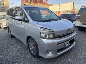 Toyota Voxy X 2WD 7-Seater 2012 Silver