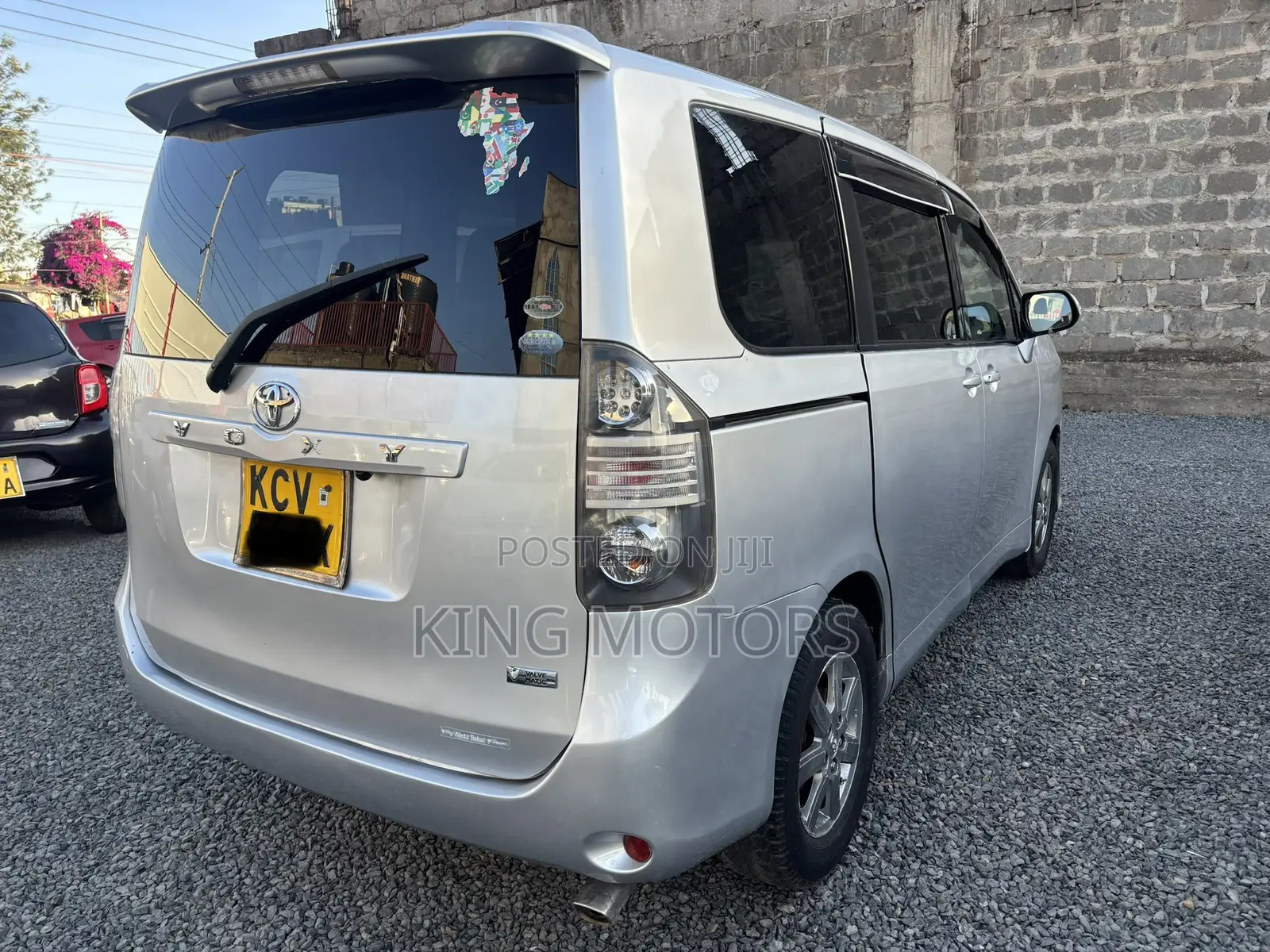 Toyota Voxy X 2WD 7-Seater 2012 Silver
