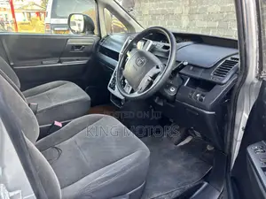 Toyota Voxy X 2WD 7-Seater 2012 Silver