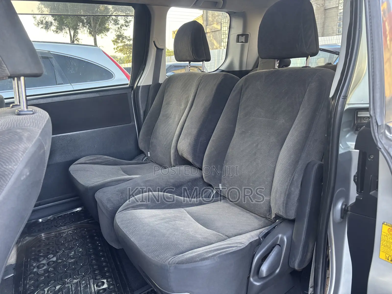 Toyota Voxy X 2WD 7-Seater 2012 Silver