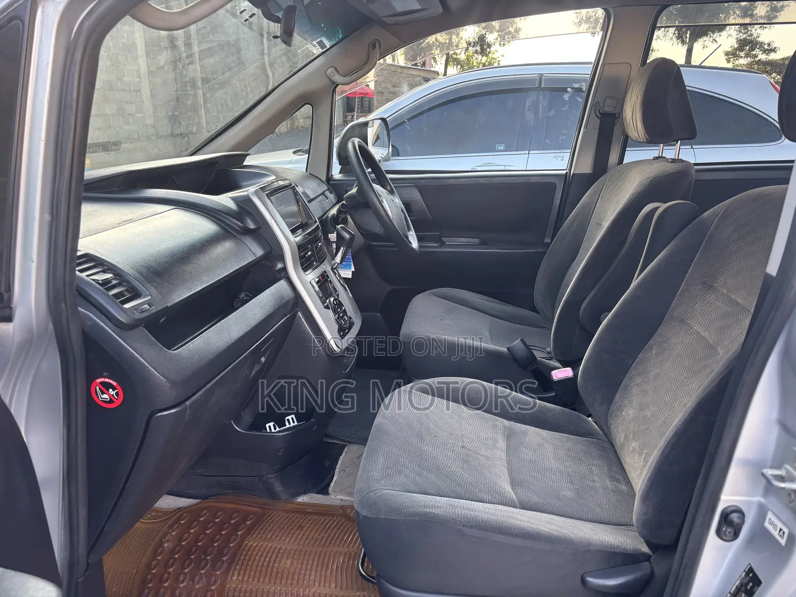 Toyota Voxy X 2WD 7-Seater 2012 Silver