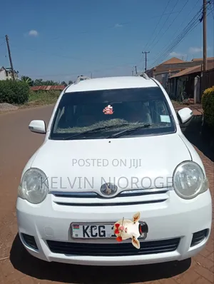 Toyota Sienta 2009 Pearl