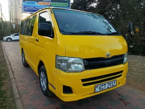 Toyota HiAce 2013 Yellow