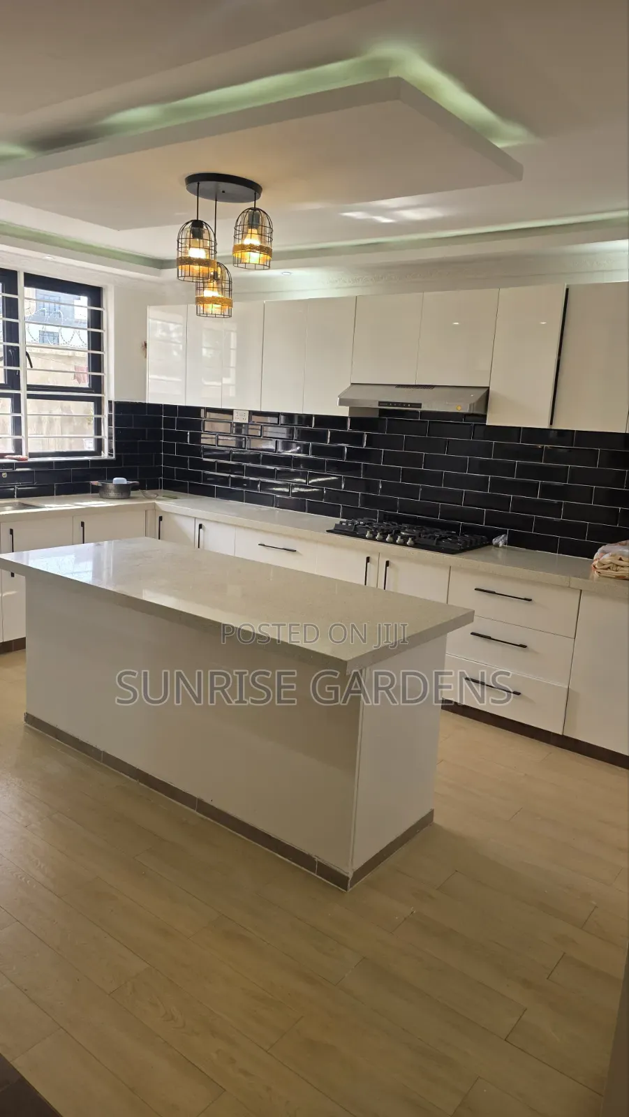 5bdrm Mansion in Kamakis for sale
