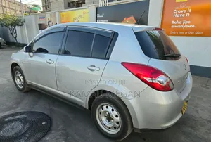 Nissan Tiida 2011 Silver