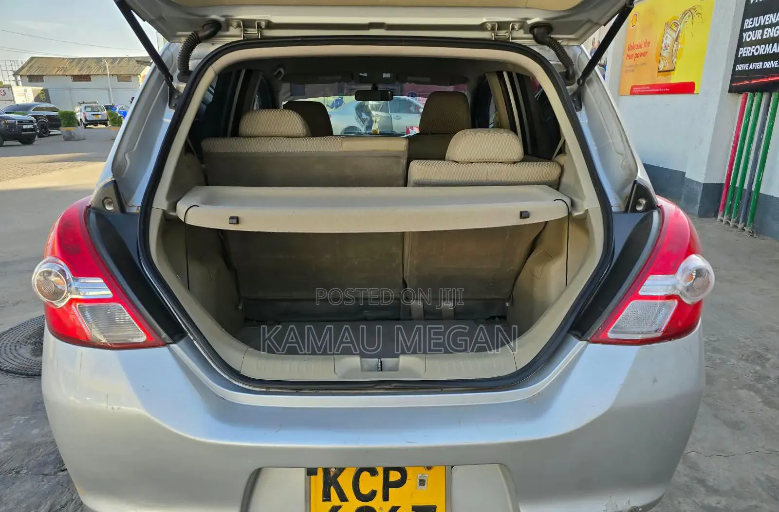 Nissan Tiida 2011 Silver