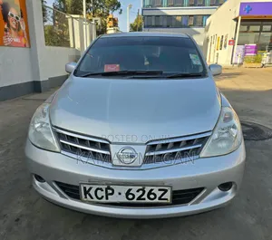 Nissan Tiida 2011 Silver
