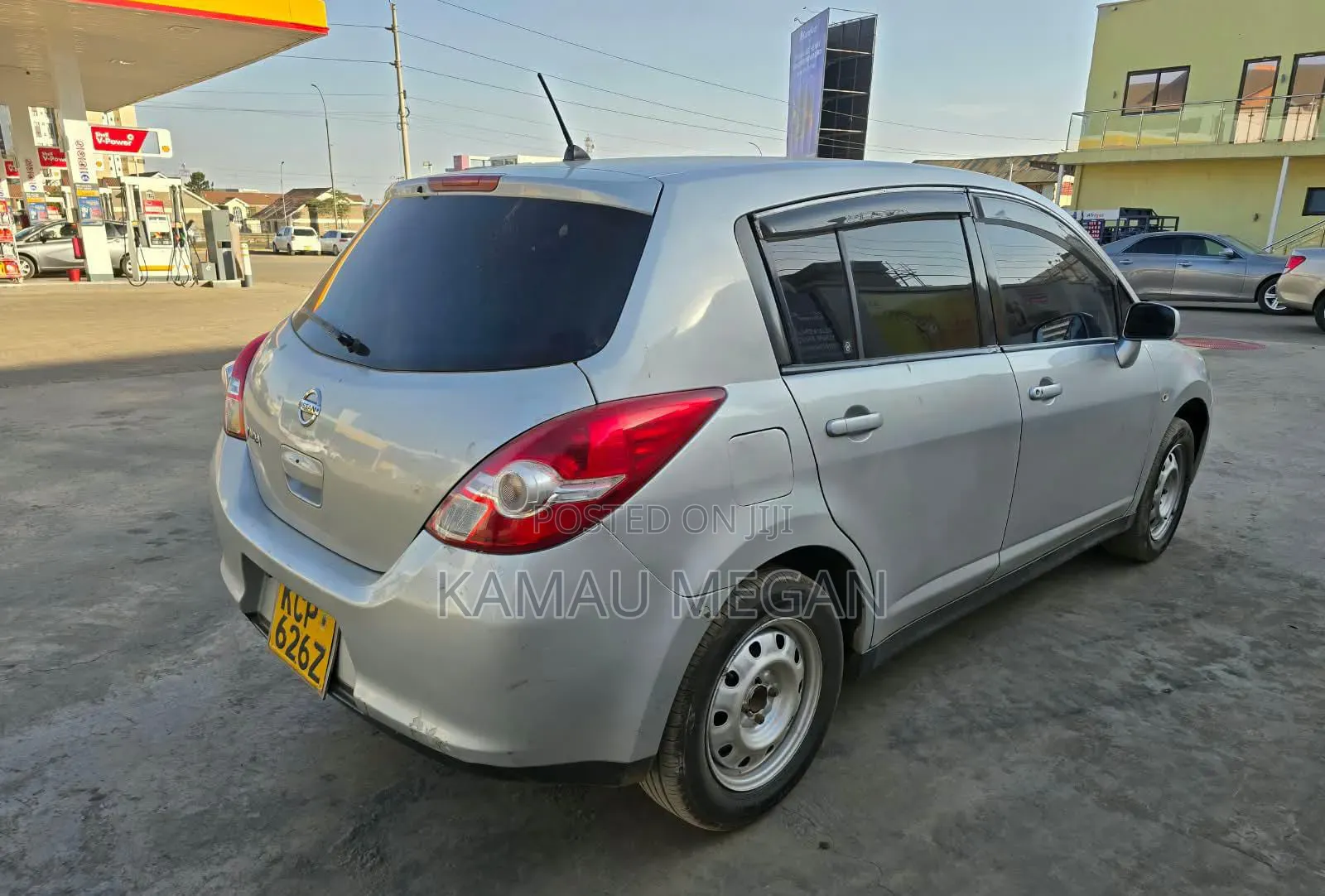 Nissan Tiida 2011 Silver