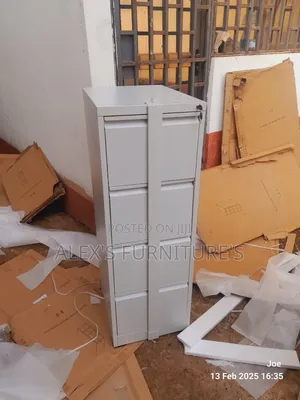 Four Drawers Cabinet With Combination Bar Open