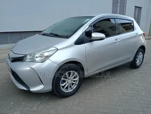Toyota Vitz 2015 Silver