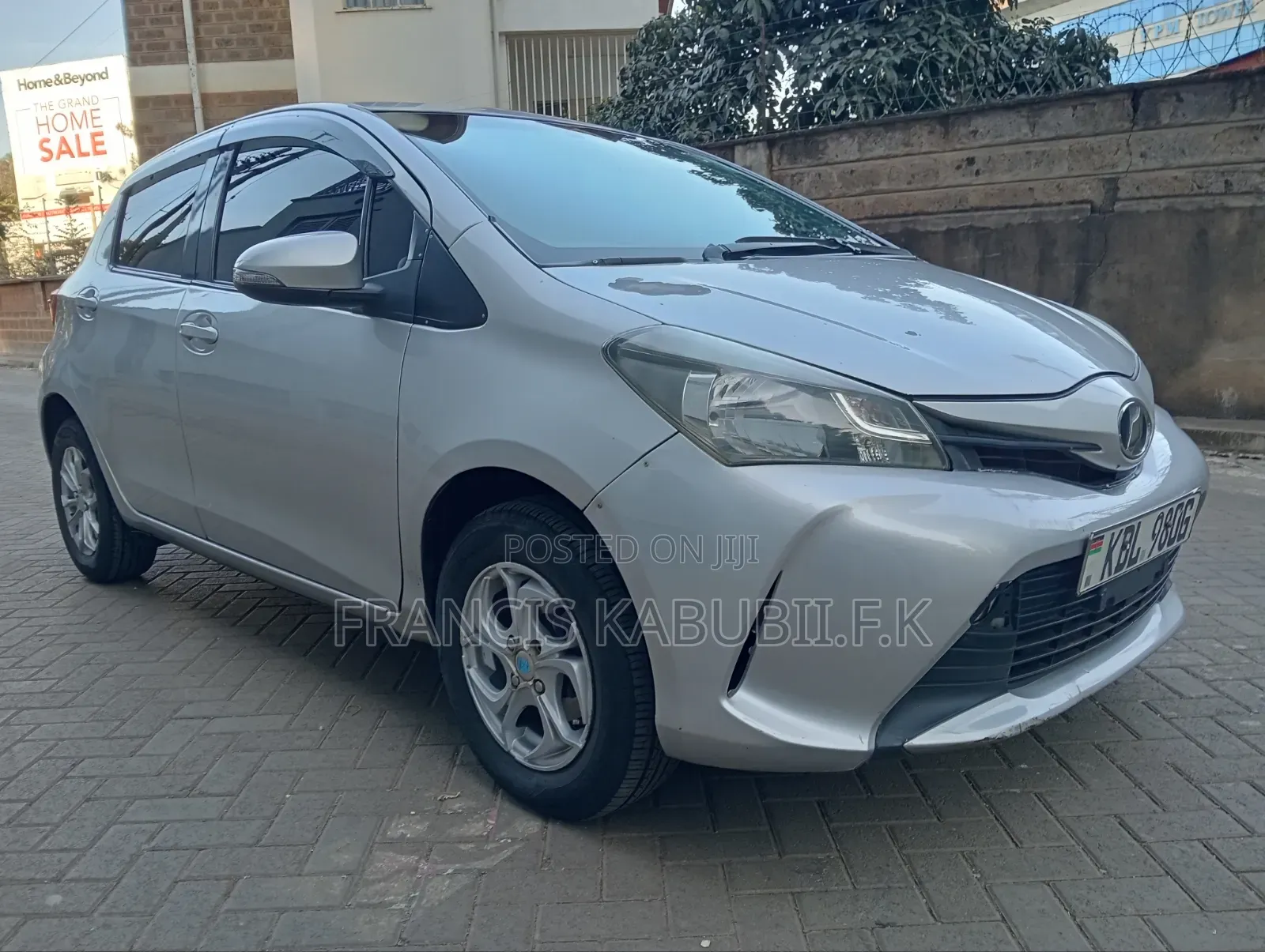 Toyota Vitz 2015 Silver