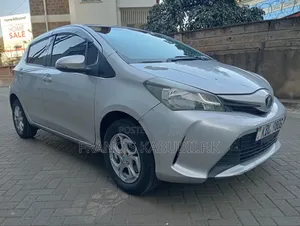 Toyota Vitz 2015 Silver