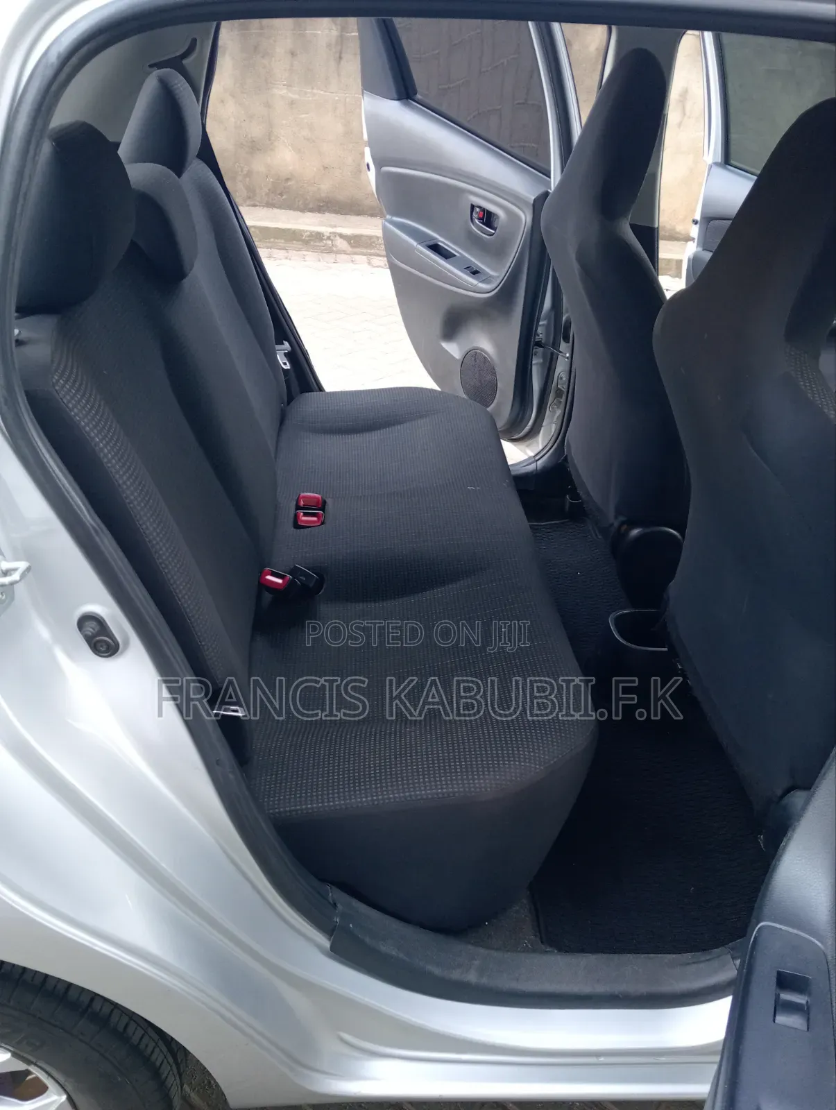 Toyota Vitz 2015 Silver