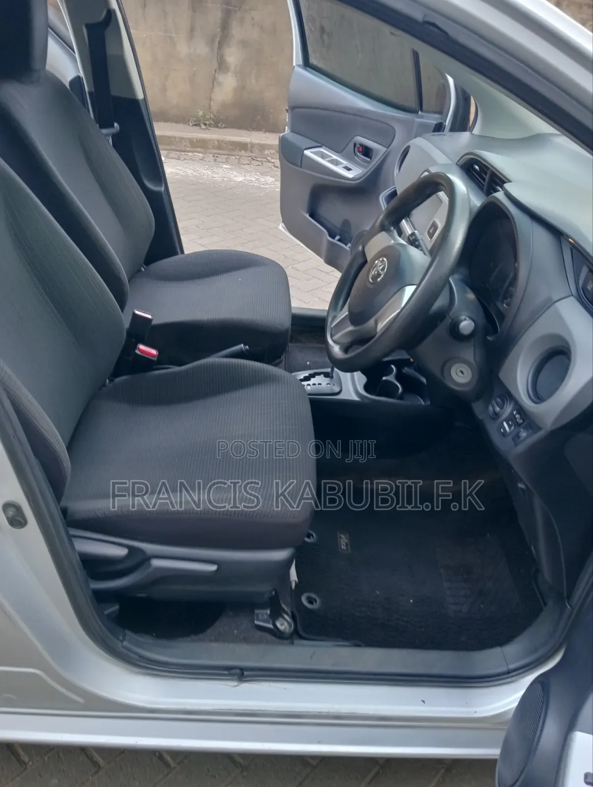 Toyota Vitz 2015 Silver