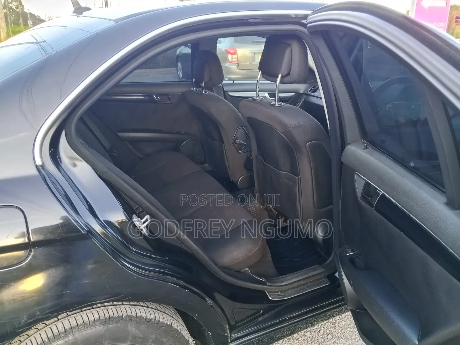 Mercedes-Benz C200 2010 Black