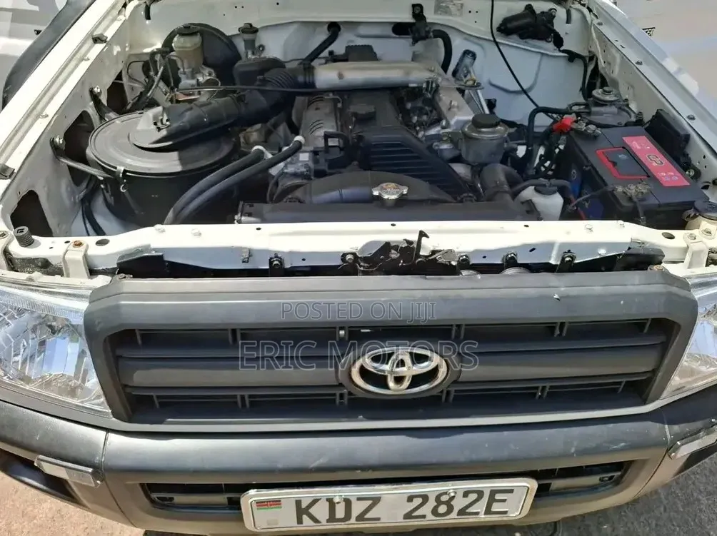 Toyota Land Cruiser 2013 White