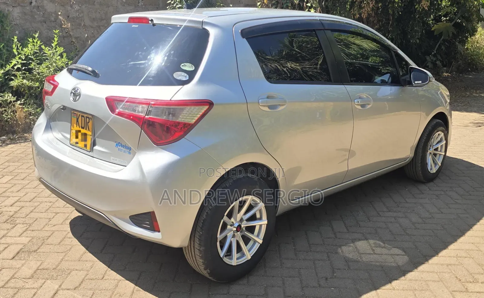 Toyota Vitz 2017 Silver