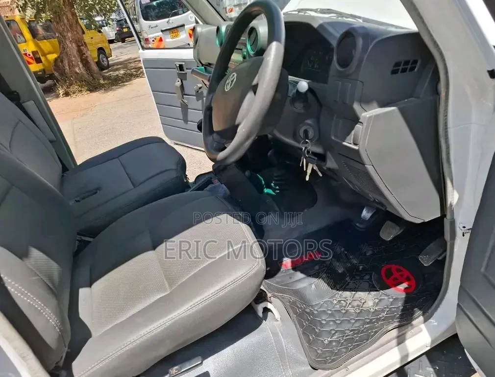 Toyota Land Cruiser 2013 White