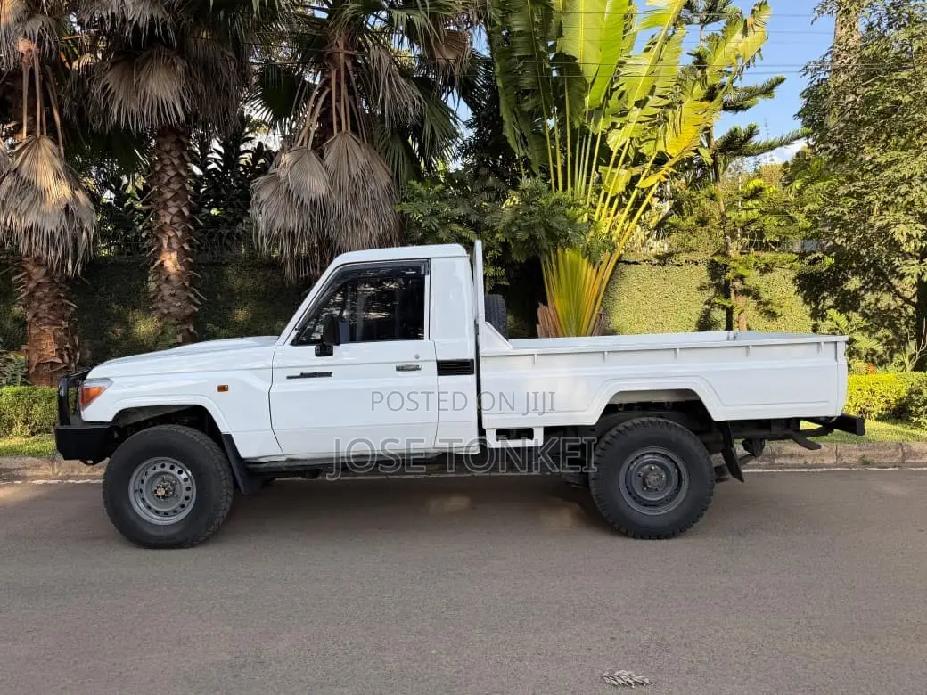Toyota Land Cruiser 79 Series 2014 White