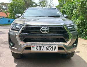 Toyota Hilux 2023 Green