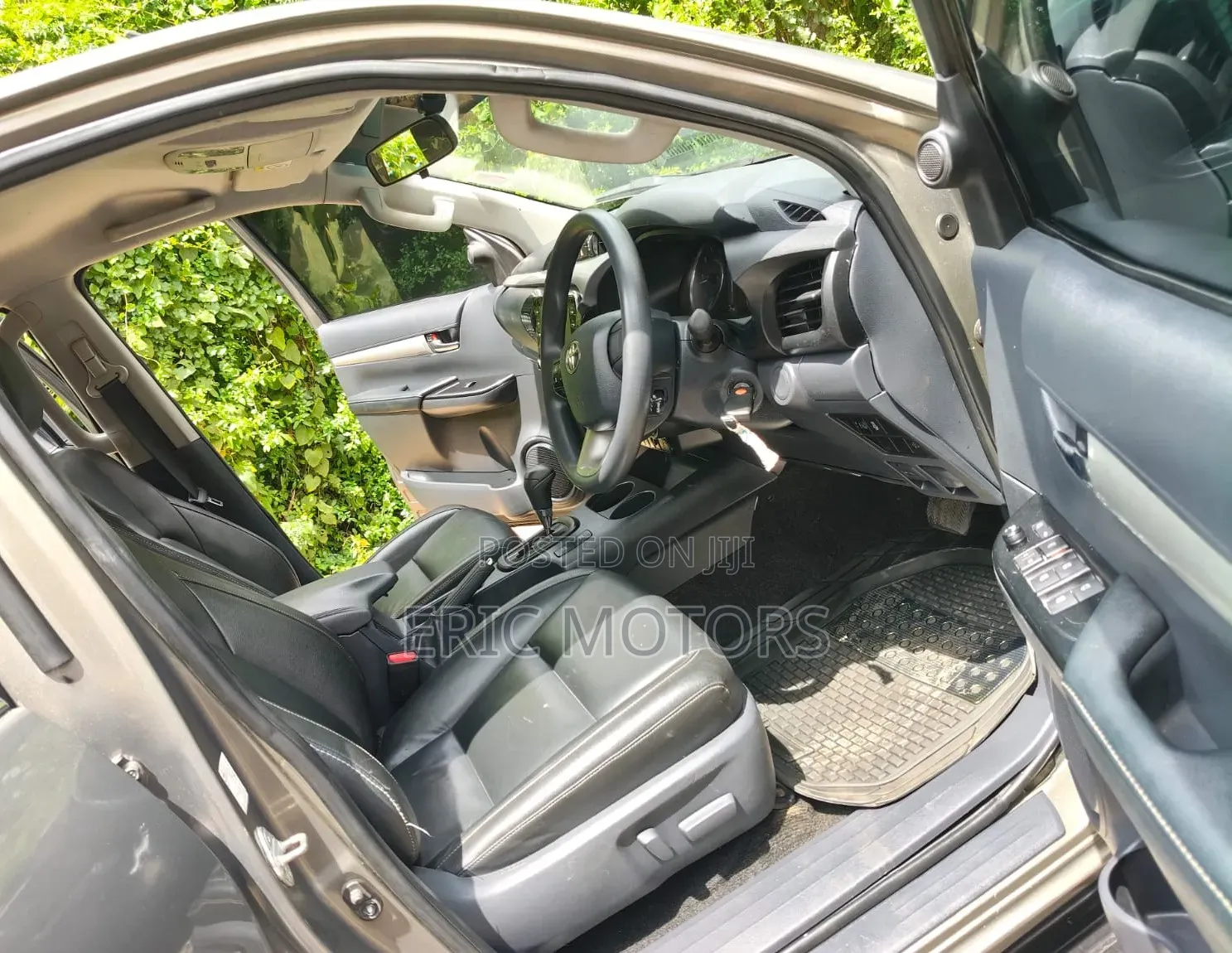 Toyota Hilux 2023 Green
