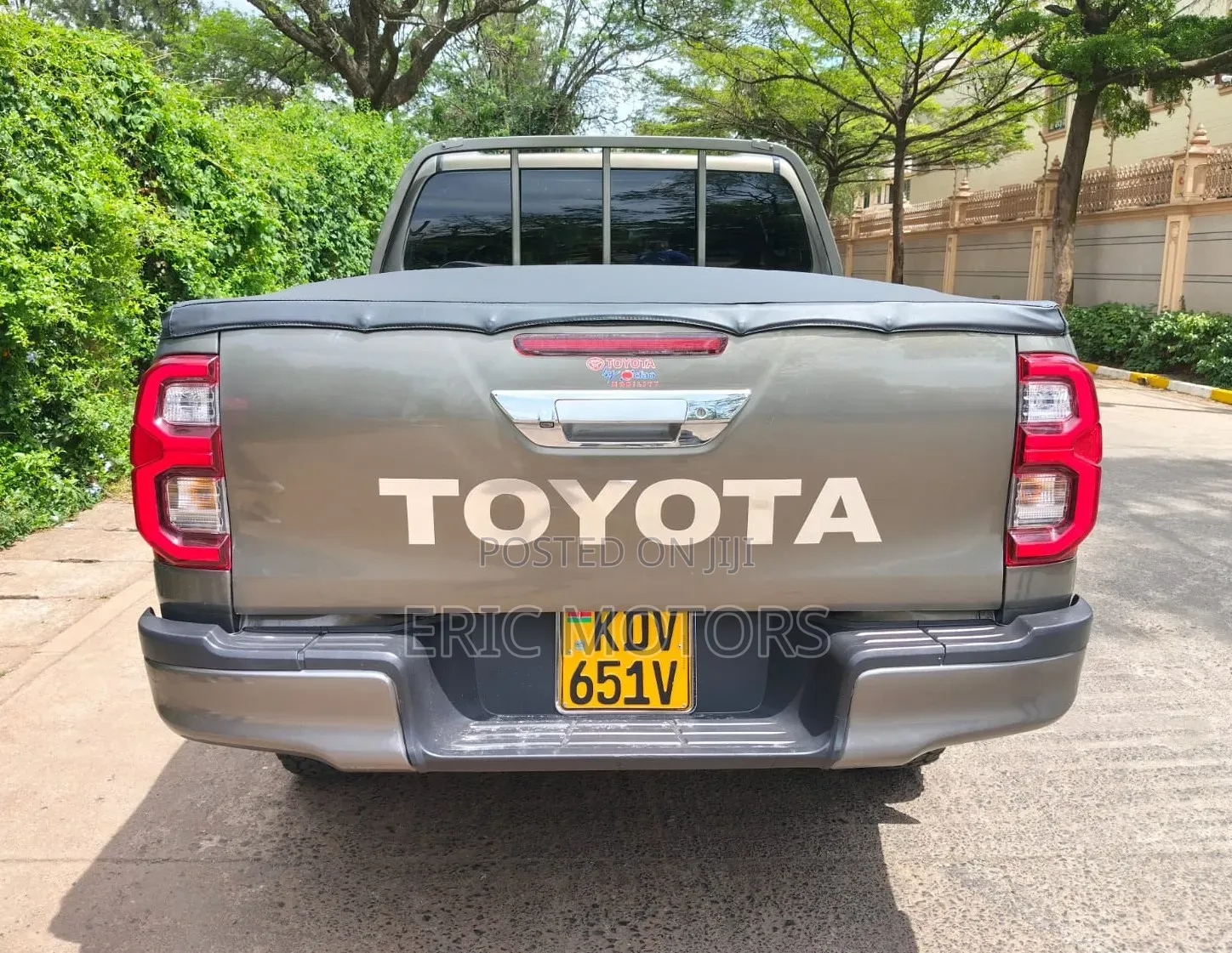 Toyota Hilux 2023 Green