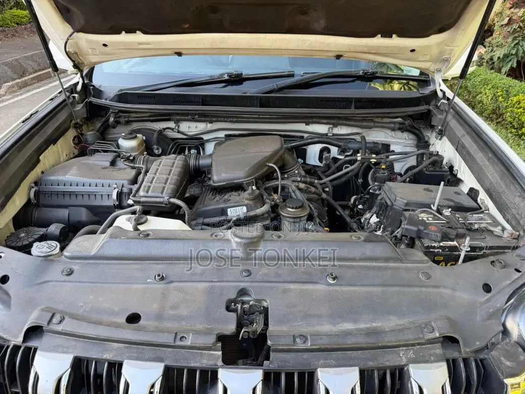 Toyota Land Cruiser Prado 2.7 i 2011 White