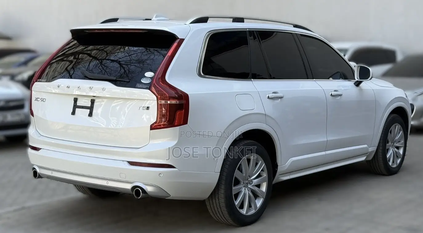Volvo XC90 T5 Momentum AWD (2.0L 4cyl 8A) 2017 White