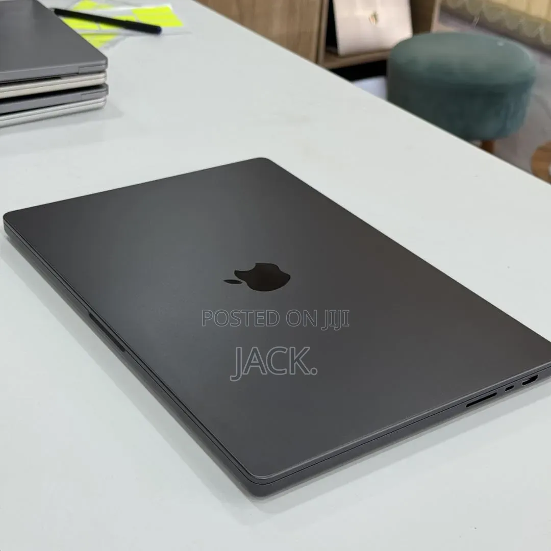Laptop Apple MacBook Pro 2024 M3 Max 32GB Apple M3 Max SSD 1T