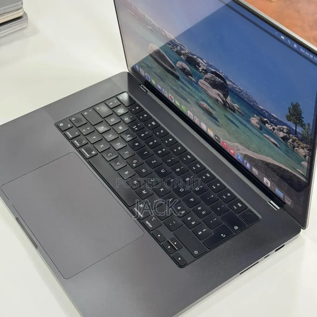 Laptop Apple MacBook Pro 2024 M3 Max 32GB Apple M3 Max SSD 1T