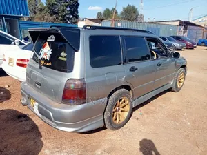 Subaru Forester 2000 Gray
