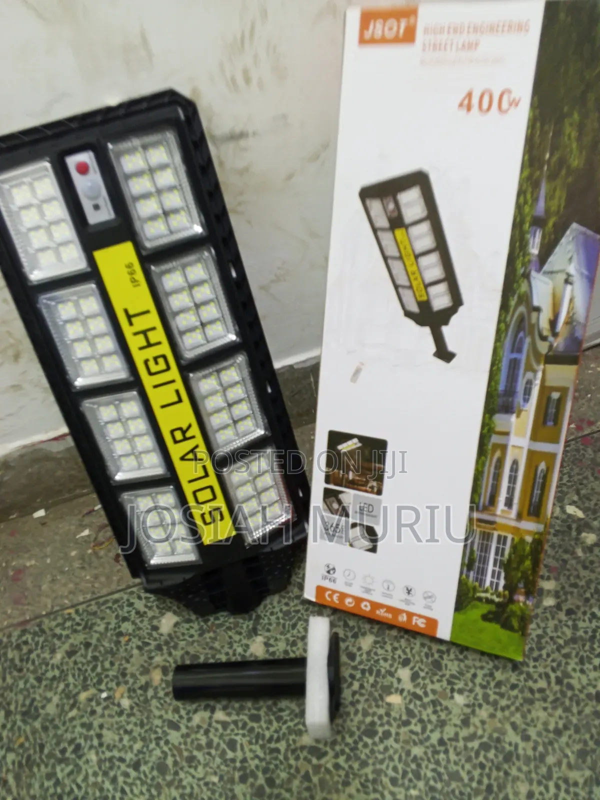 400W Solar Street Light – Remote Control & Rechargeable