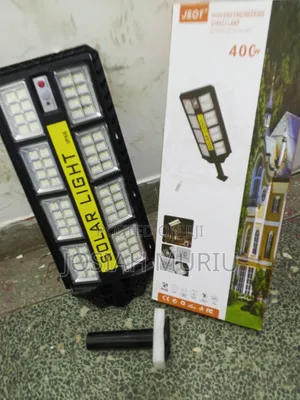 400W Solar Street Light – Remote Control & Rechargeable