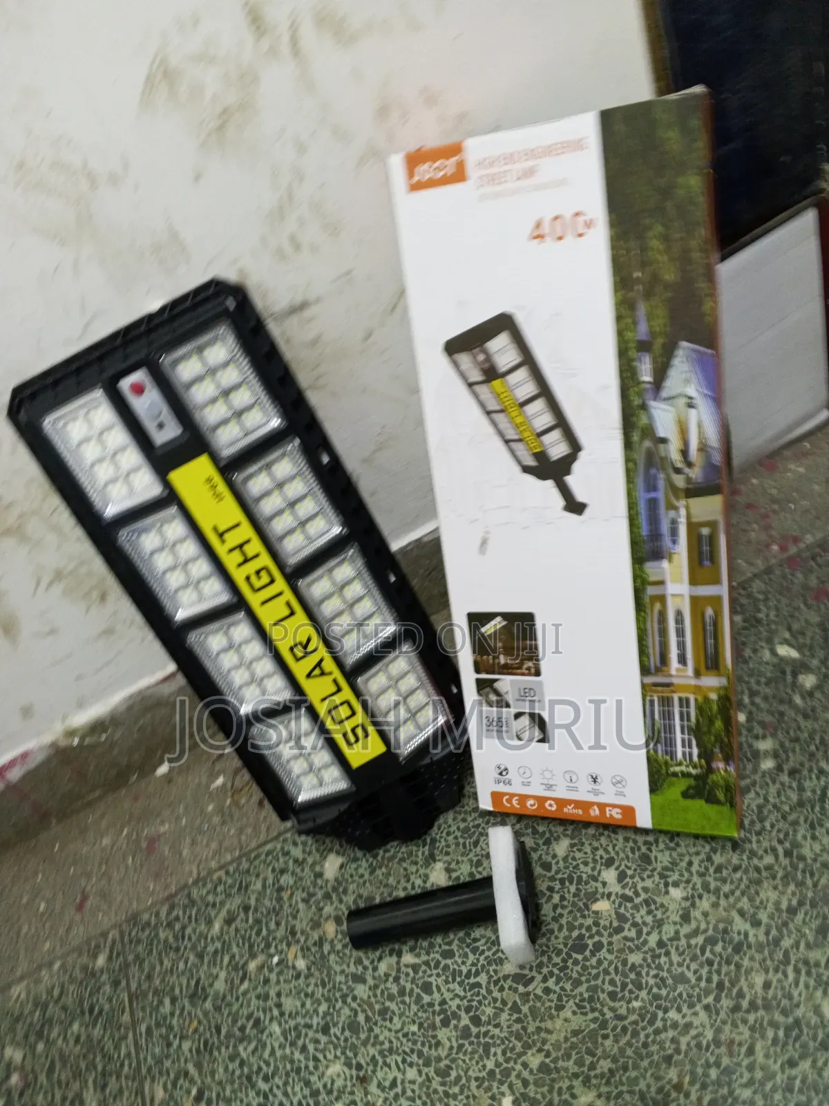 400W Solar Street Light – Remote Control & Rechargeable