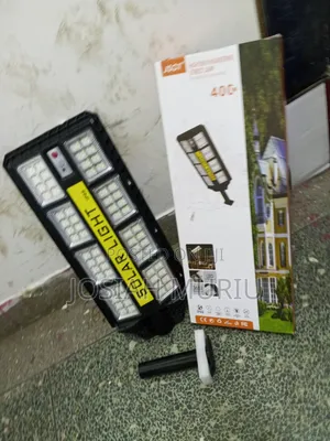 400W Solar Street Light – Remote Control & Rechargeable