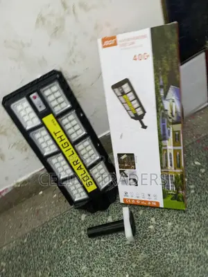 400W Solar Street Light – Remote Control & Rechargeable