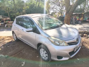 Toyota Vitz 2012 Silver