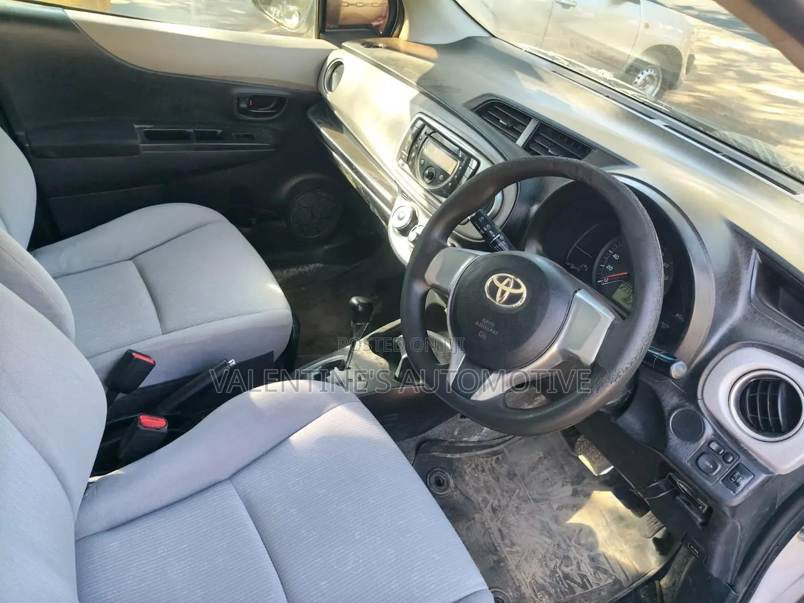 Toyota Vitz 2012 Silver