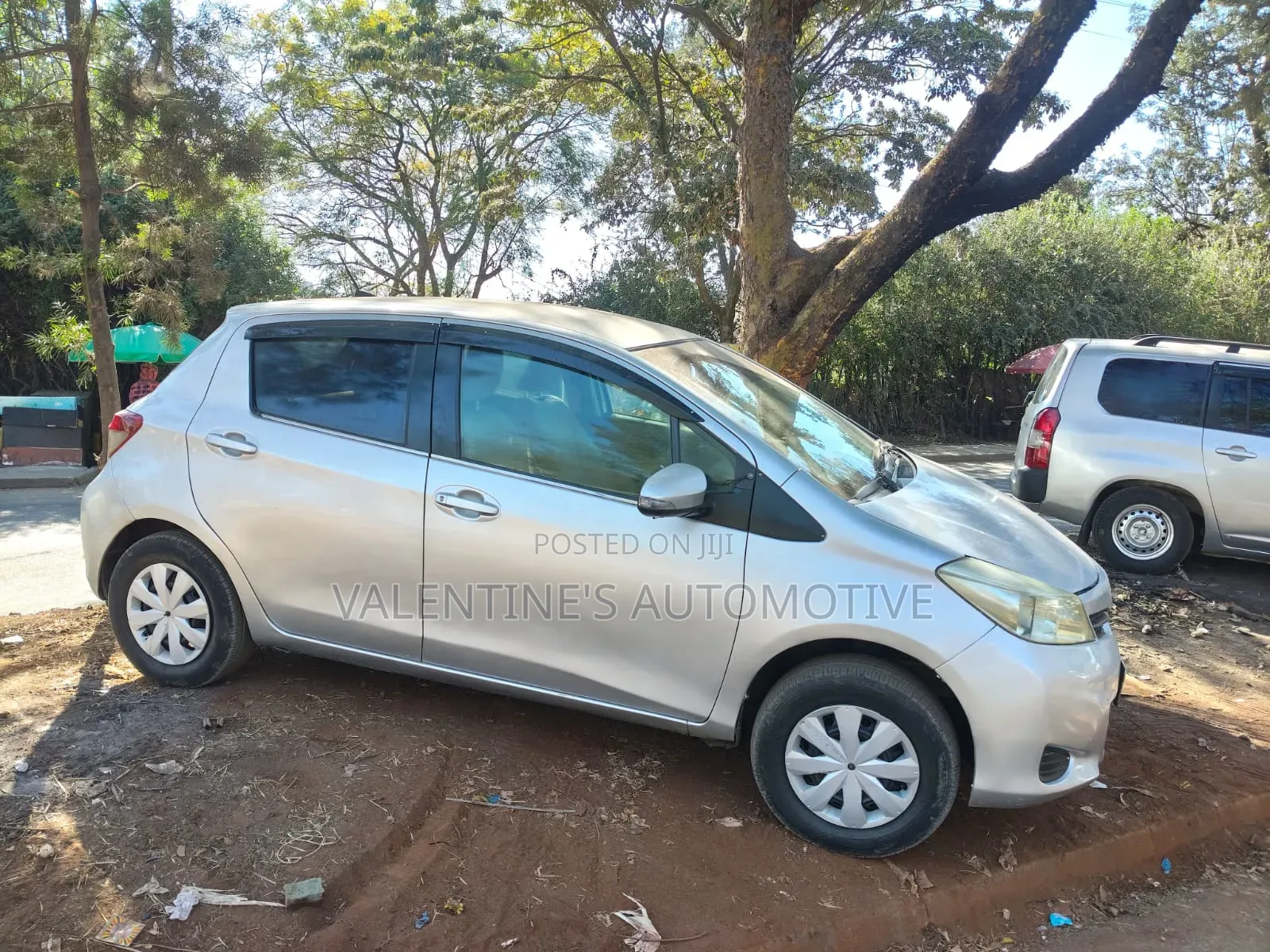 Toyota Vitz 2012 Silver