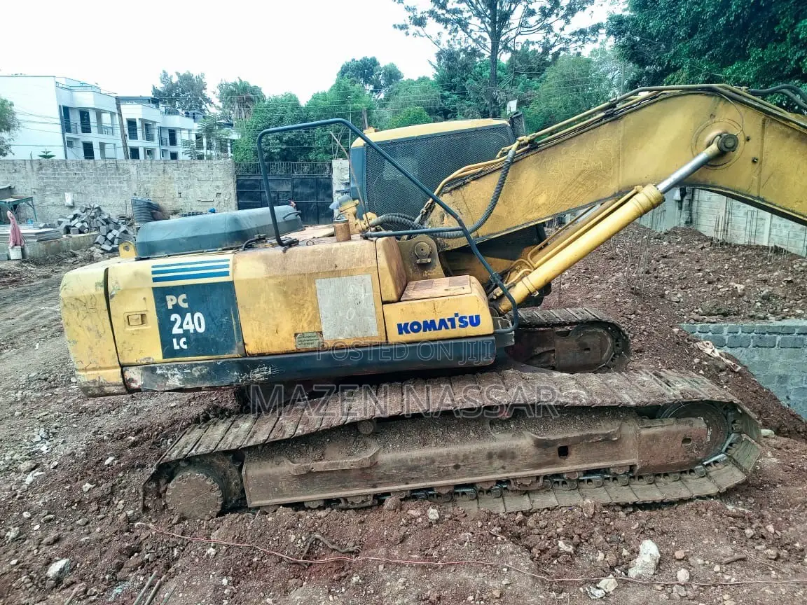Komatsu 240