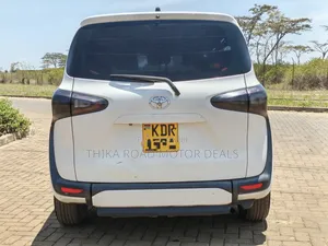 Toyota Sienta 2016 White
